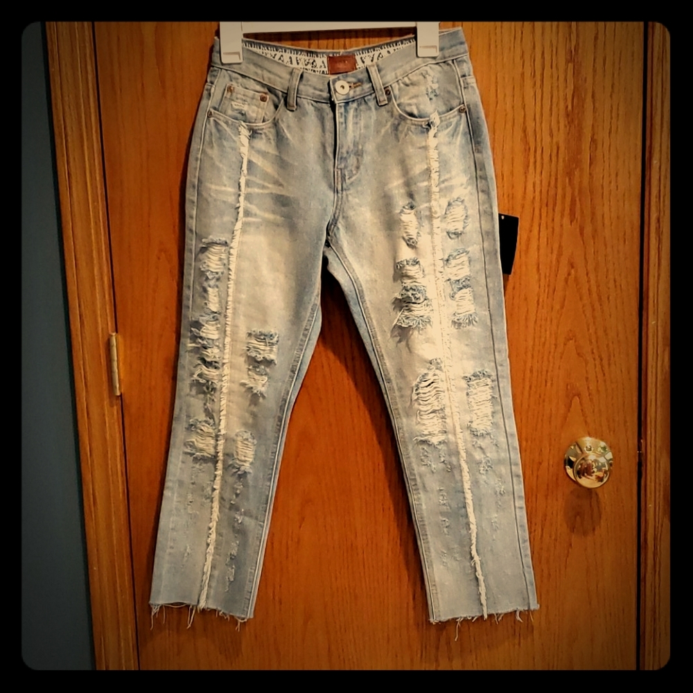 Logan Distressed Jeans